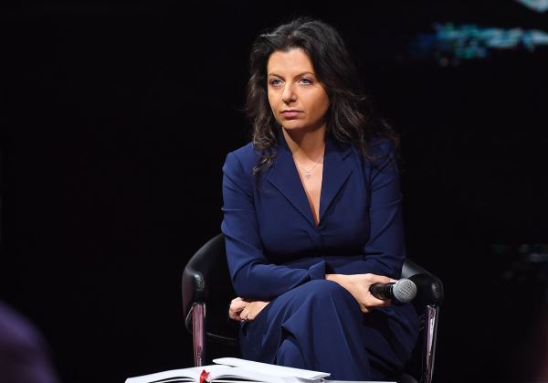 «Скоро увидите меня в париках». Маргарита Симоньян заявила, что лечится от рака. Ее муж Тигран Кеосаян находится в коме