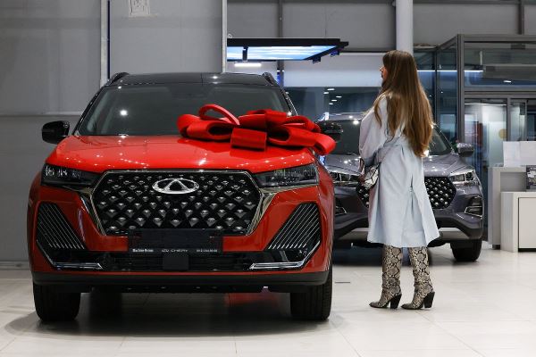 Все говорят об уходе Chery из России. Китайский автопроизводитель это опровергает. Что происходит?