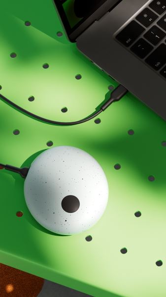 «Сбер» представил устройство SberBoom Micro, превращающее Bluetooth‑аудиосистемы в умные гаджеты