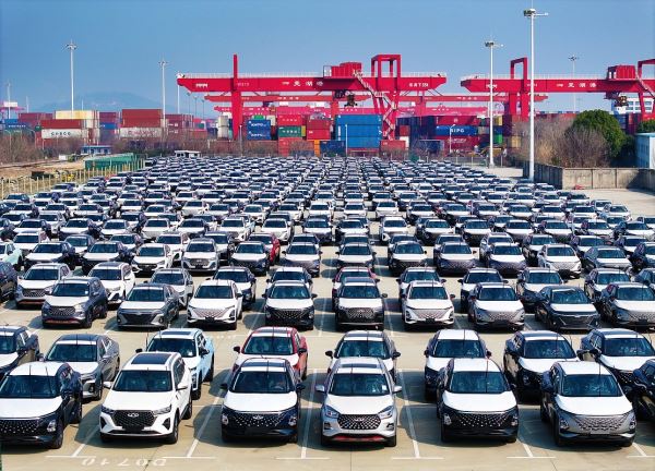 Все говорят об уходе Chery из России. Китайский автопроизводитель это опровергает. Что происходит?