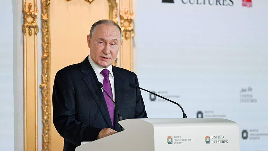Путин выступил за укрепление взаимодействия писателей разных стран